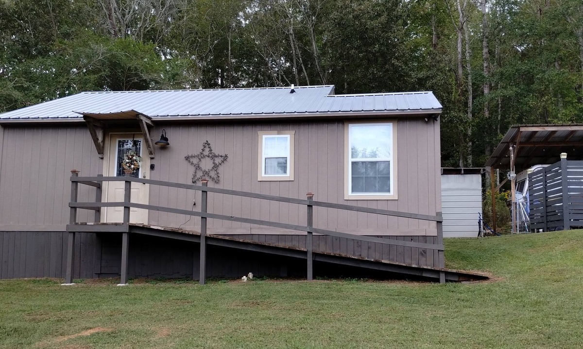 Gallant Cottage | Charming NEW 2 BR Cottage, WiFi & Pet Friendly in Convenient Steele