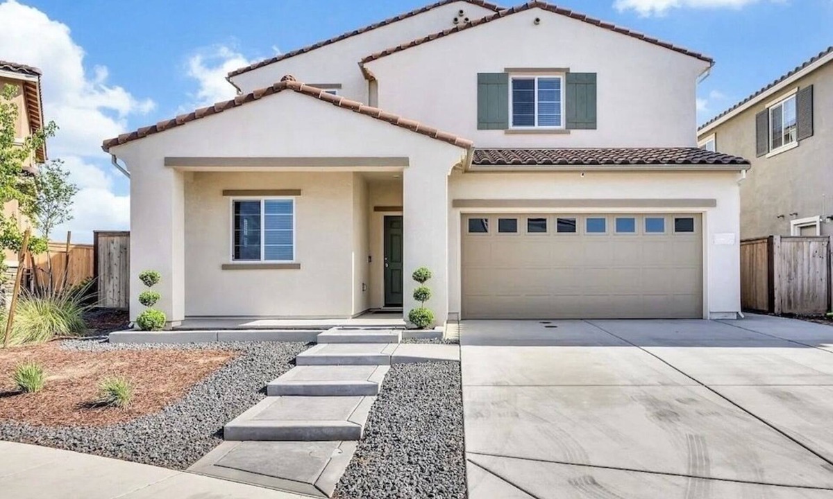 Pleasant Grove House | Charming, new 4-bedroom house in Roseville with WiFi and AC