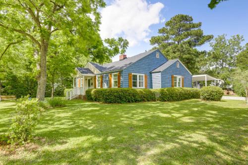 New Bern House | Charming New Bern Cottage w/Grill & Fire Pit!