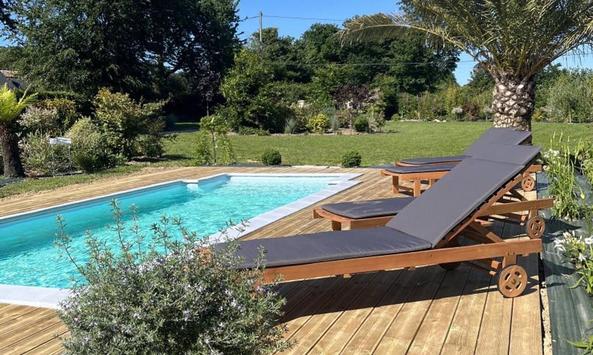 Brix Cottage | Charming Norman house with heated pool