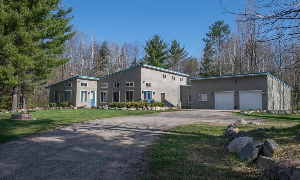 Rhinelander House | Charming Northwoods Retreat – Spacious 3-Bedroom Hideaway