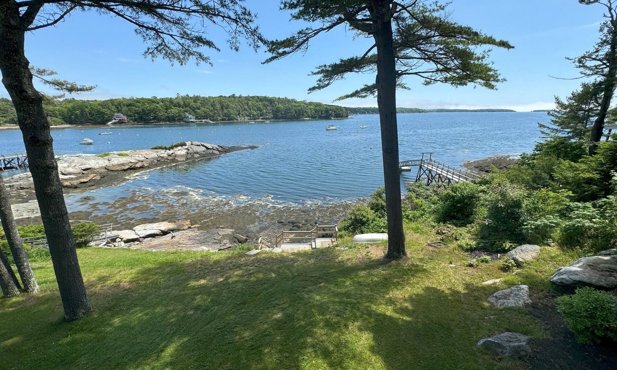 Bayville Cottage | Charming ocean-front cottage, stunning views of Linekin Bay out to Gulf of Maine
