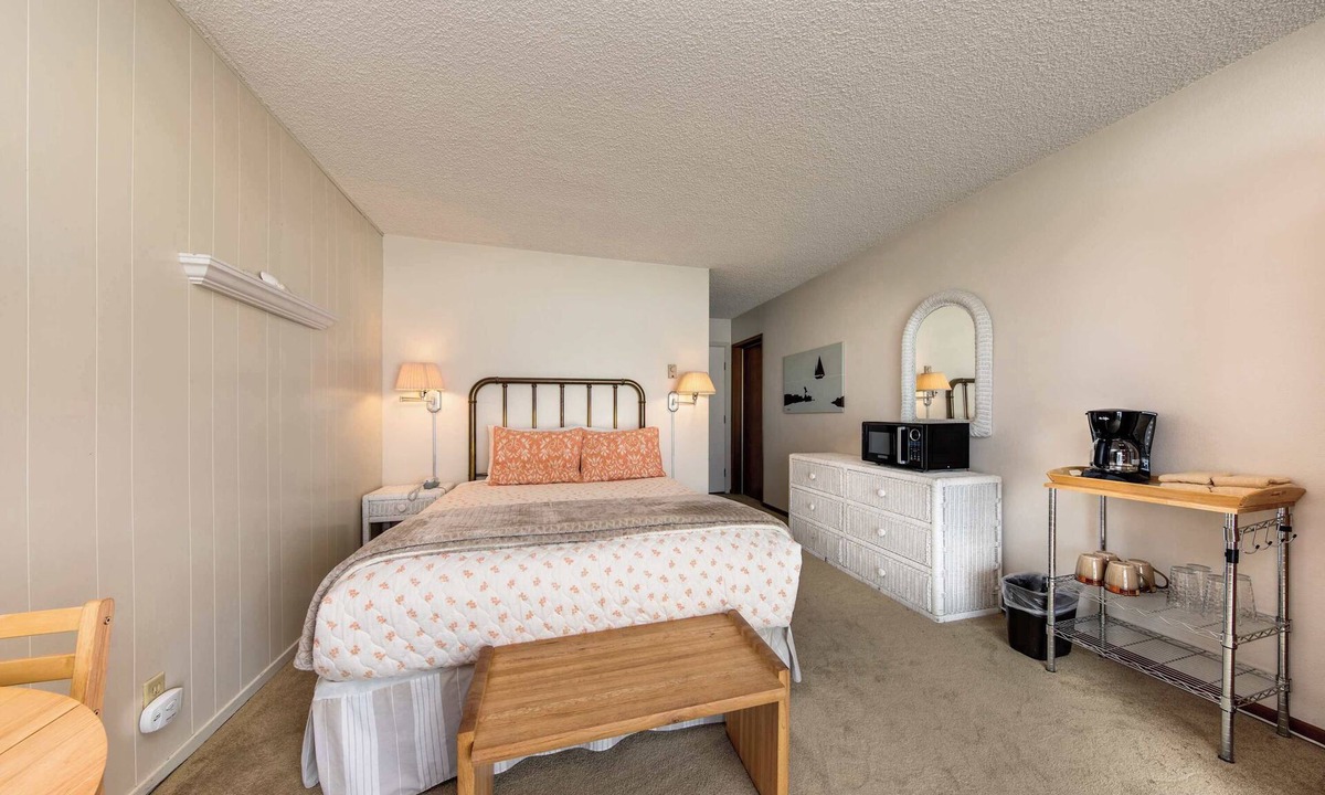 Neskowin House | Charming oceanfront studio with easy beach access and stunning ocean views