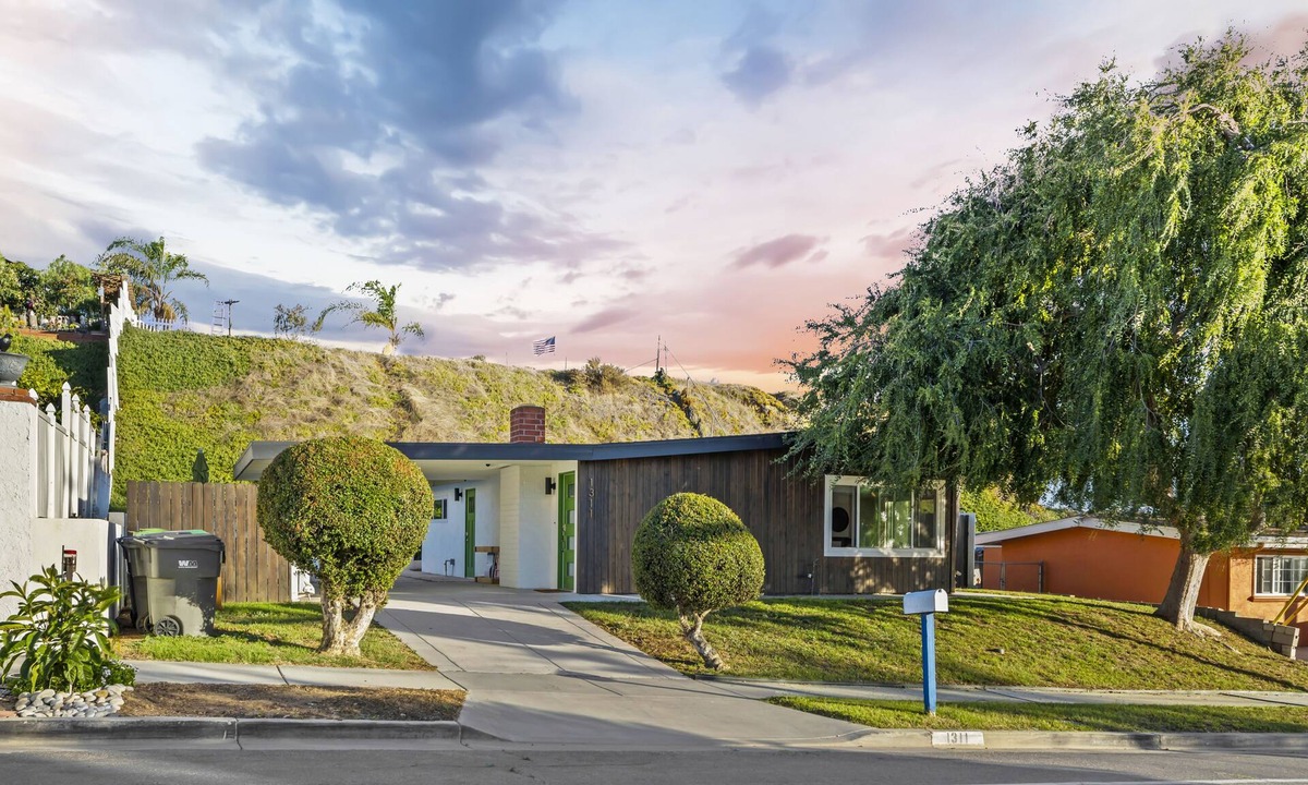 East Side Capistrano House | Charming Oceanside Escape! A hop away from beaches and restaurants