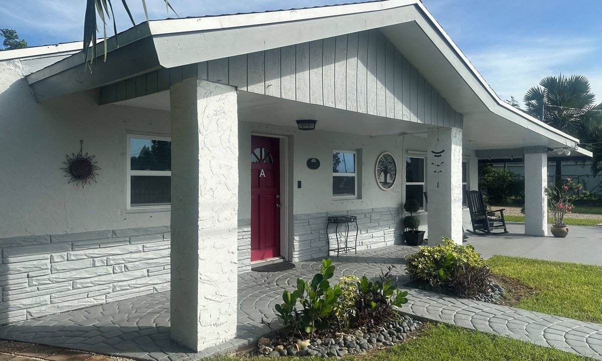 Goulds House | Charming Old Florida Cottage style apartment in convenient location!