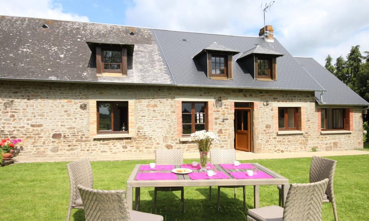 Saint-Simeon Cottage | Charming old house with wifi in a quiet countryside