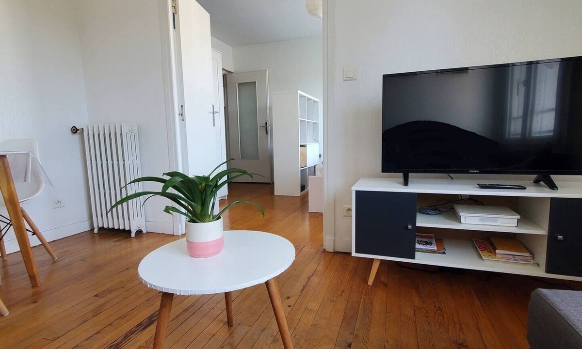 La Glaciere Apartment | Charming one-bedroom apartment with a view, near downtown