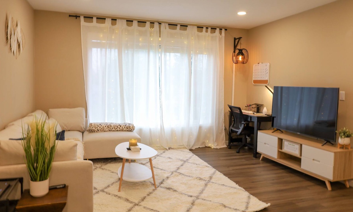Vancouver Cottage | Charming one BR guesthouse next to a private park