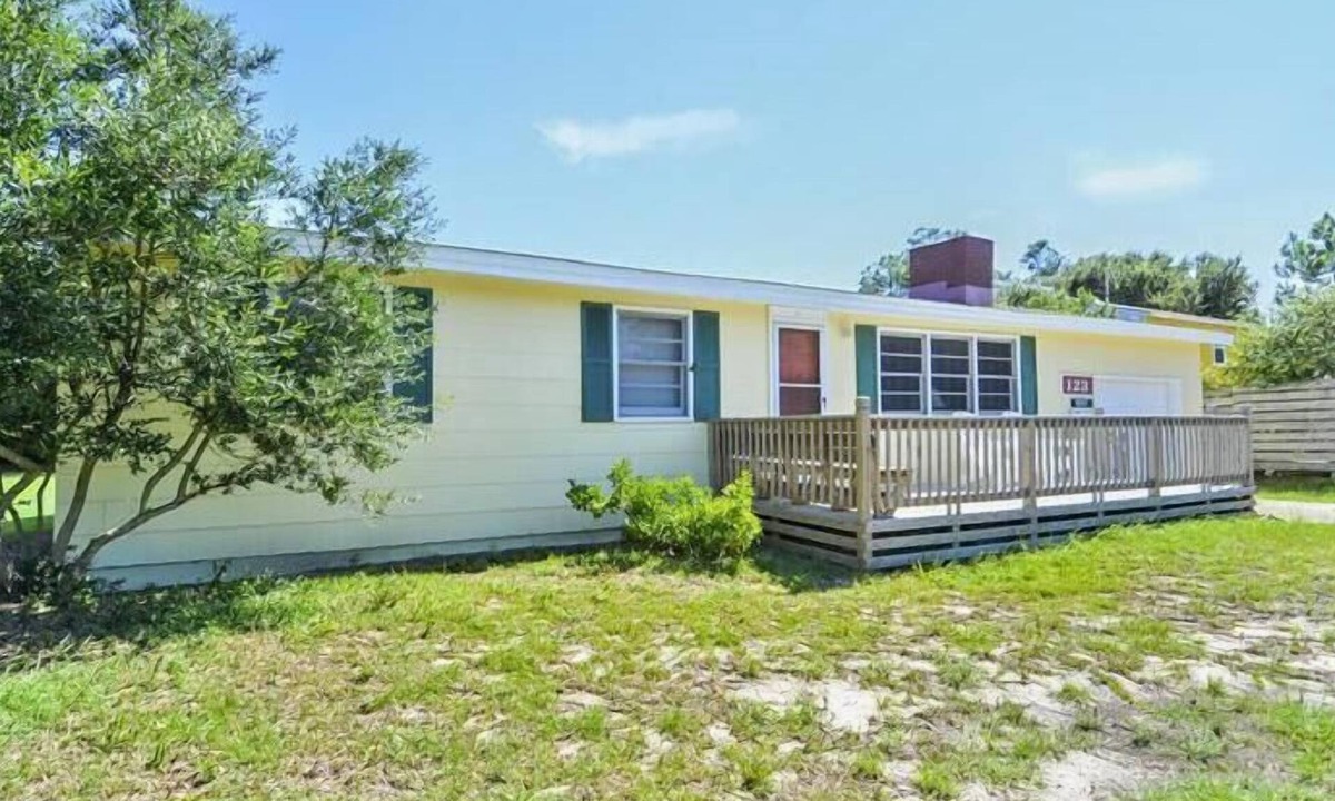 Nags Head House | Charming one level, 3 bedroom home in the heart of Nags Head!