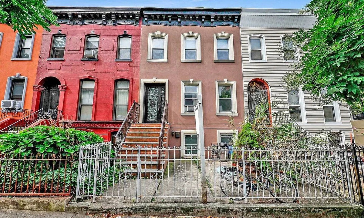Gowanus Apartment | Charming Park Slope/Gowans 2 bedroom. F, G and R stop on same block.