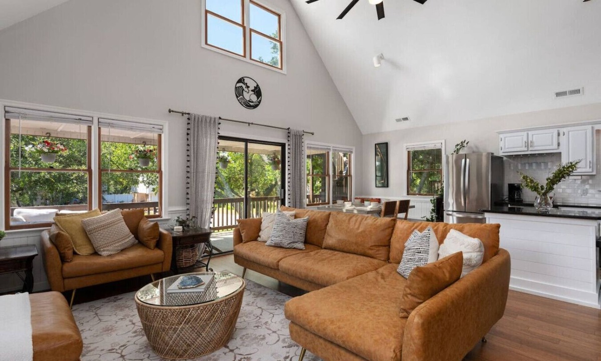 Colington House | Charming Pet Friendly Bungalow!