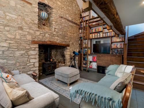South Leigh House | Charming Pet-Friendly Family Cottage in Eynsham - Pass the Keys