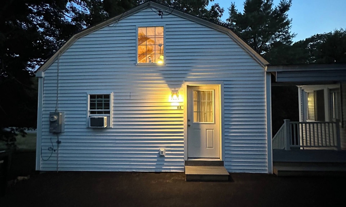 Biddeford Apartment | Charming pet-friendly guest house in Biddeford