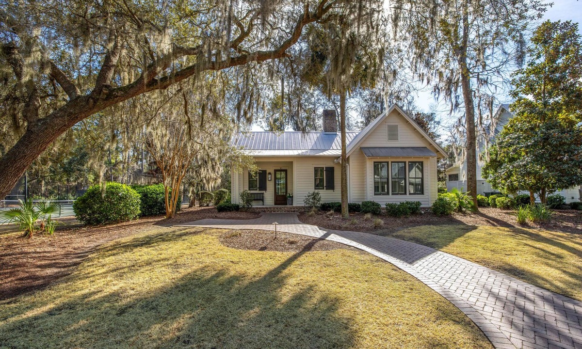 Palmetto Bluff House | Charming Pet-Friendly Cottage, great location near Wilson Lawn & Racquet Club