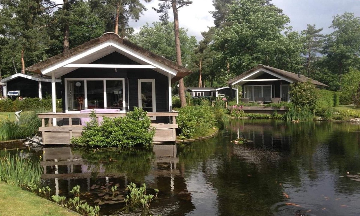 Markelo Ski Chalet | Charming Pondside Chalet