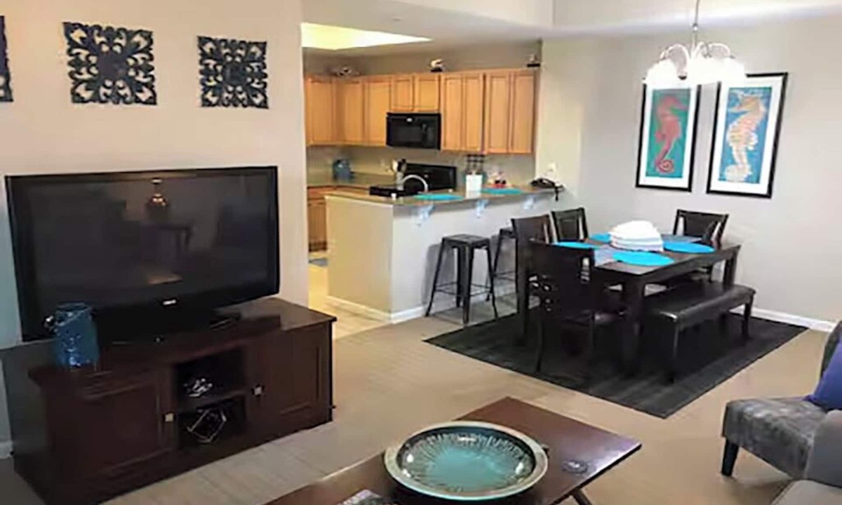 Indian Bayou Condo | Charming poolside 2-bedroom condo w/gym, hot tub and steps from Destin Fun!
