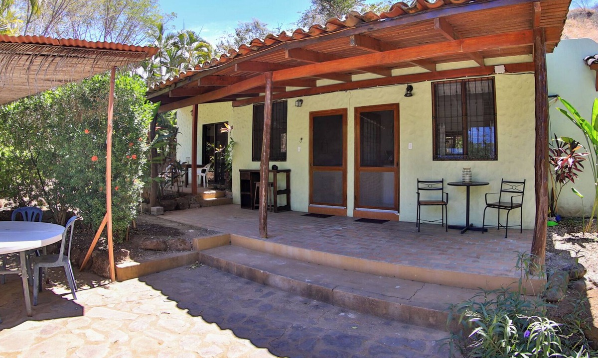 Playa Hermosa Cottage | Charming poolside Coco Cottage