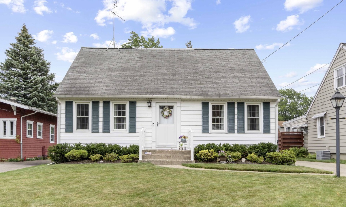 Erie House | Charming Presque Isle 3BR - Near Hospitals & Lake