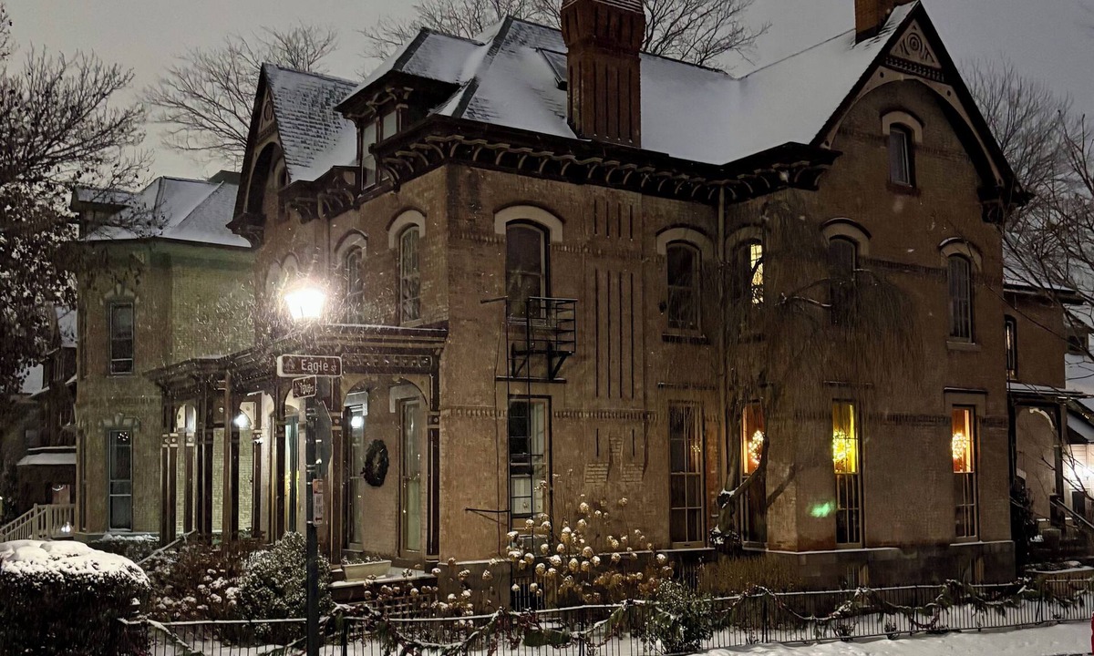 Corn Hill Apartment | Charming Private 1BR in a Meticulously Restored 1860 Victorian