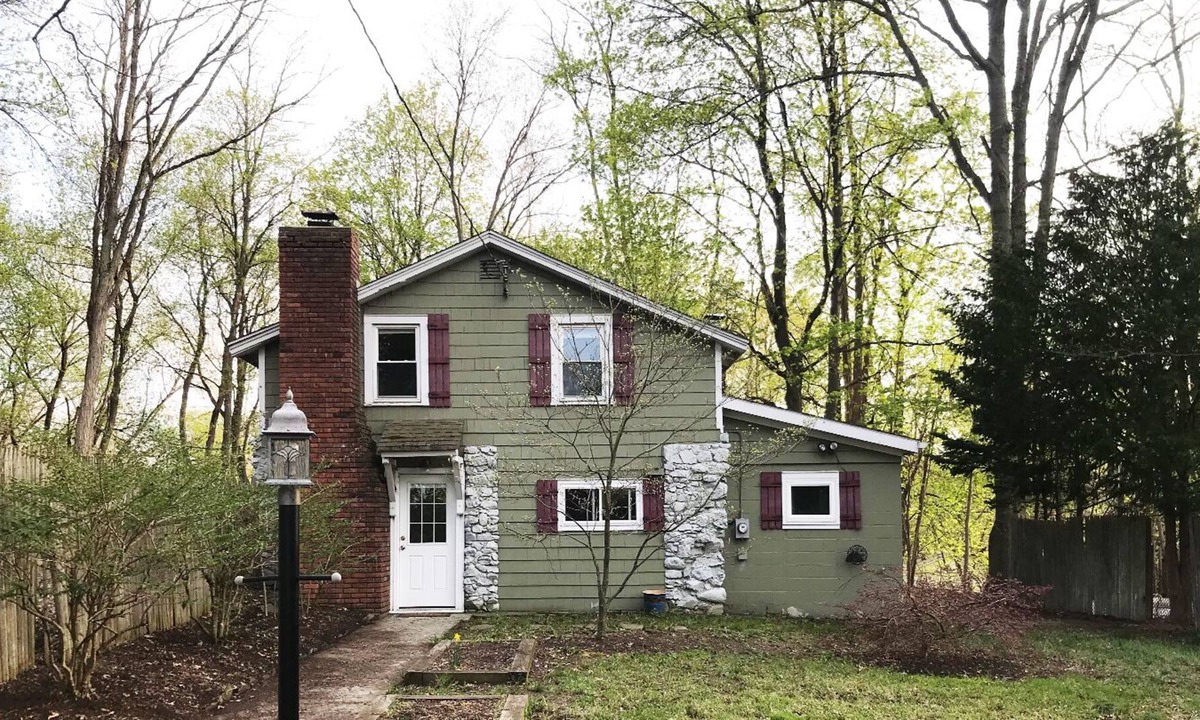 Beacon House | Charming Private 2 BR Beacon Bungalow Getaway