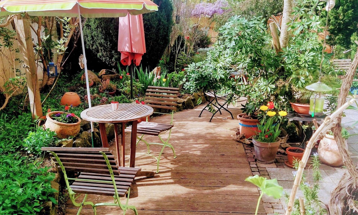 Oggersheim Apartment | Charming Private Apartment with Garden