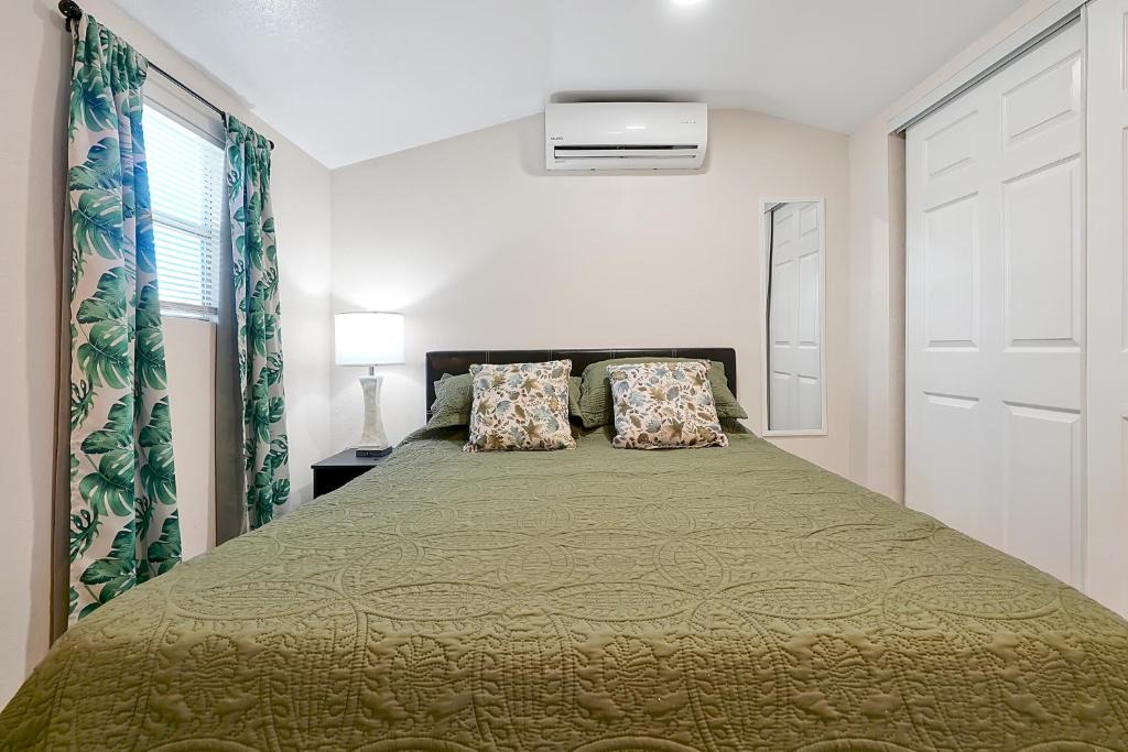 Bearss Plaza Apartment | Charming Private Studio Near Raymond James Stadium