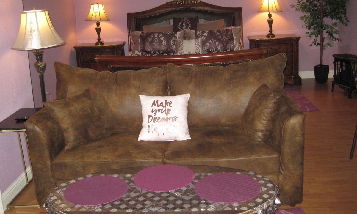 Citrus Heights Apartment | Charming Private Very Romantic Studio. Pool access.