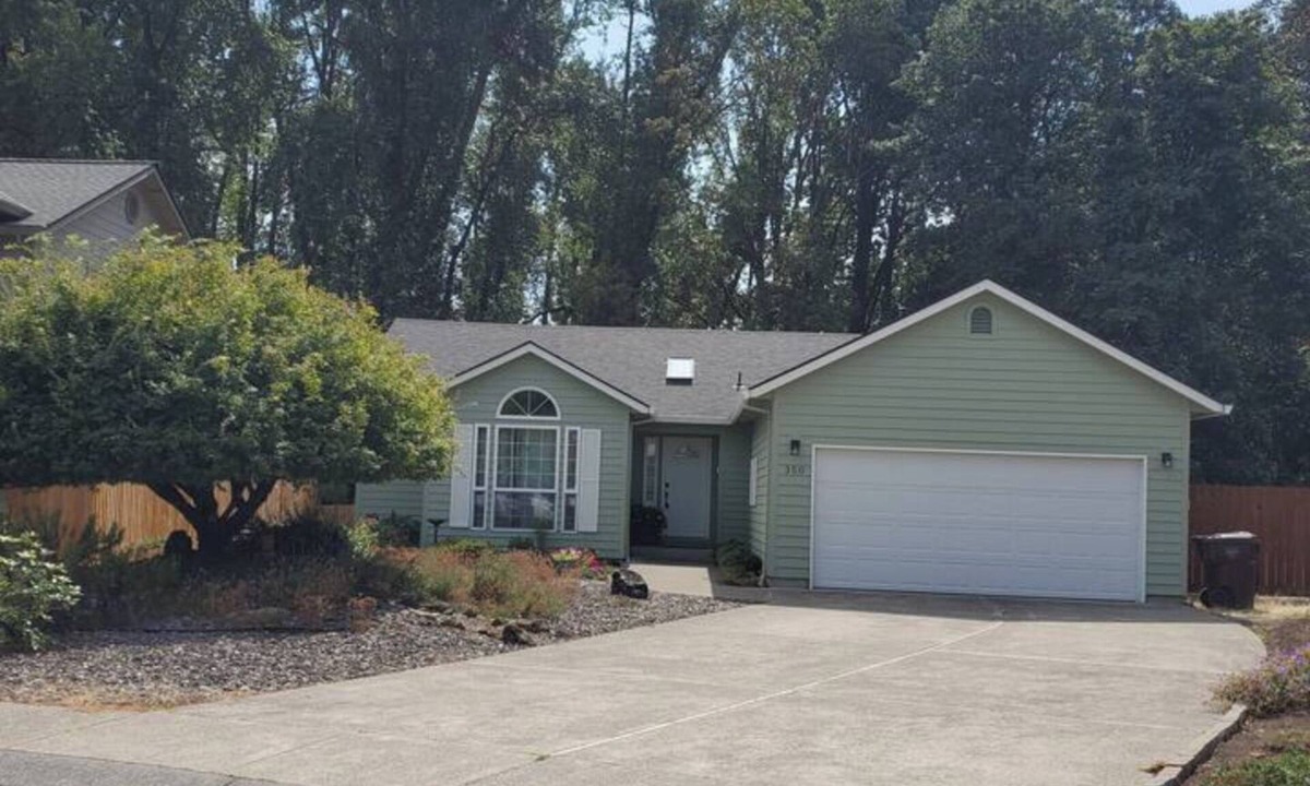 Carrolls House | Charming private 2-bedroom house with WiFi, AC in enchanting Columbia City