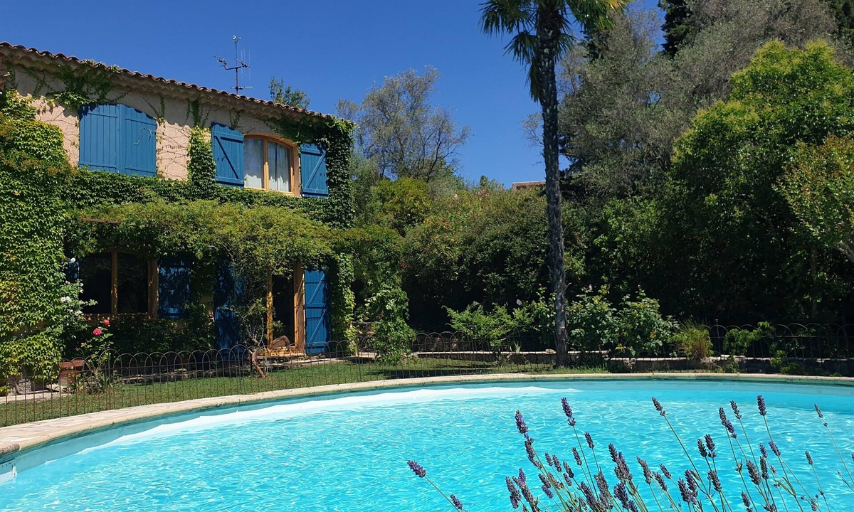 Chateauneuf-Grasse House | Charming Provencal house with enclosed garden and swimming pool