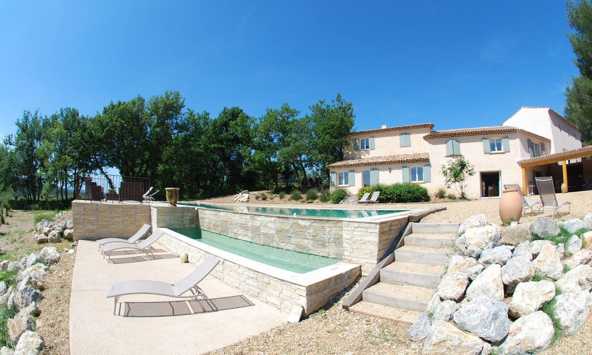 Grambois Villa | Charming property, Spa and 16.5m swimming pool in an exceptional site