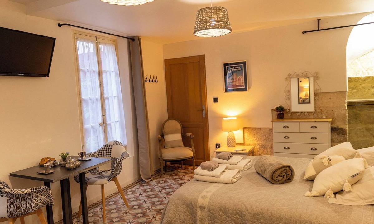Eyragues Apartment | Charming Provençal studio with peaceful patio. Alpilles