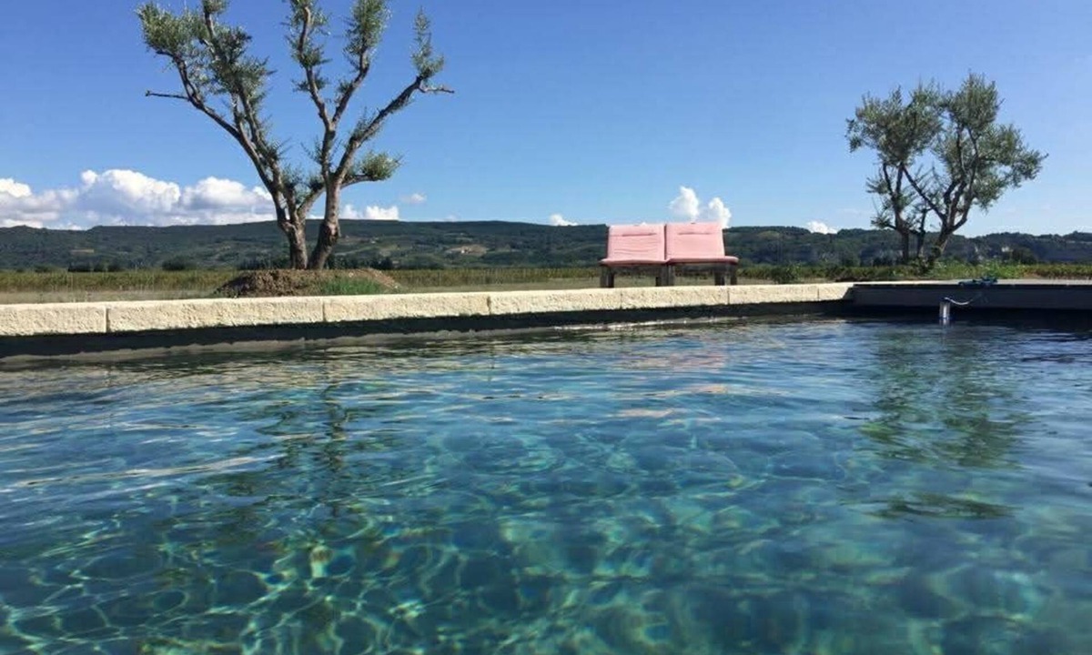 Tulette House | Charming Provencal farmhouse surrounded by vineyards
