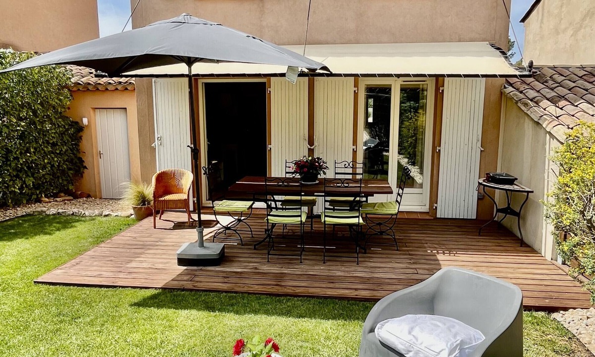 Pont Royal House | Charming Provence Villa: 3BR, Pool, A/C, Wi-Fi, Parking, Golf Nearby