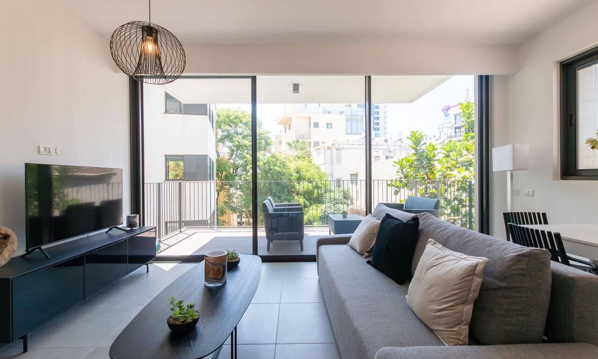 Kerem HaTeimanim Apartment | Charming & Quiet 1 BR in Heart Tel Aviv SAFE ROOM