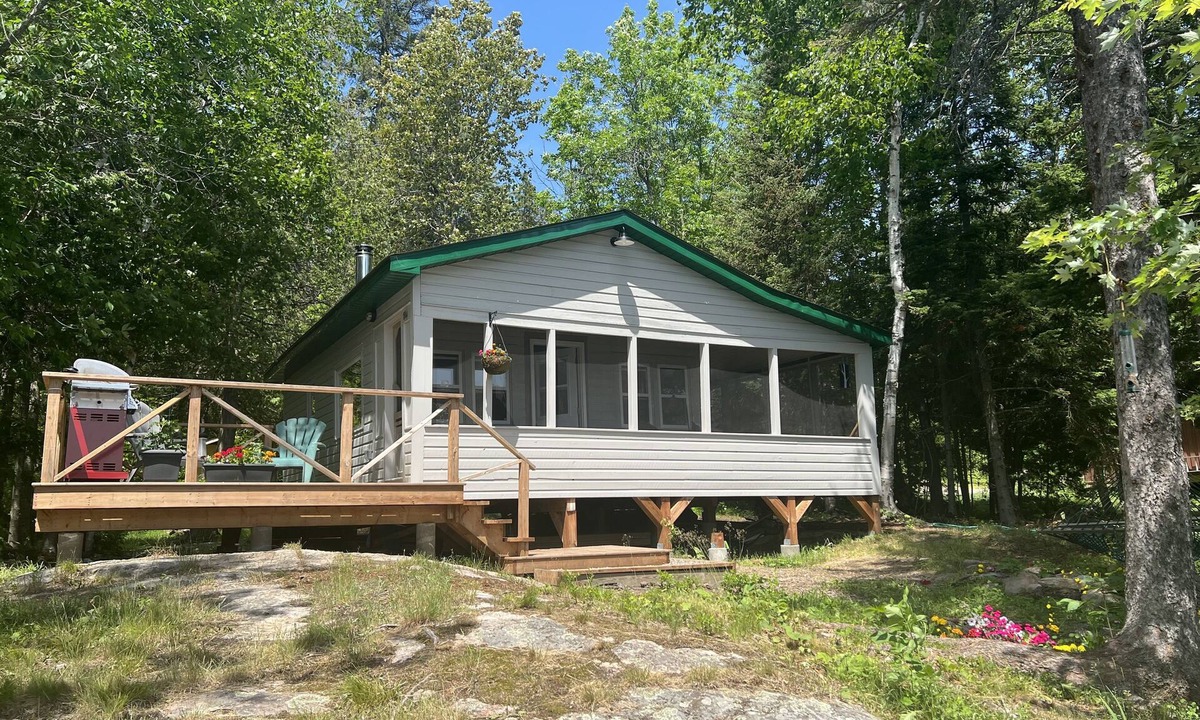 Monetville Cabin | Charming, quiet & rustic cabin on the French River with enclosed porch and deck