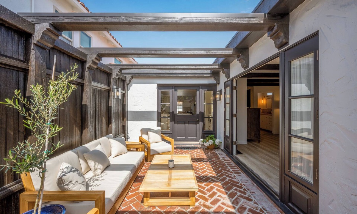 Balboa Peninsula House | Charming Remodeled Newport Home next to the Beach