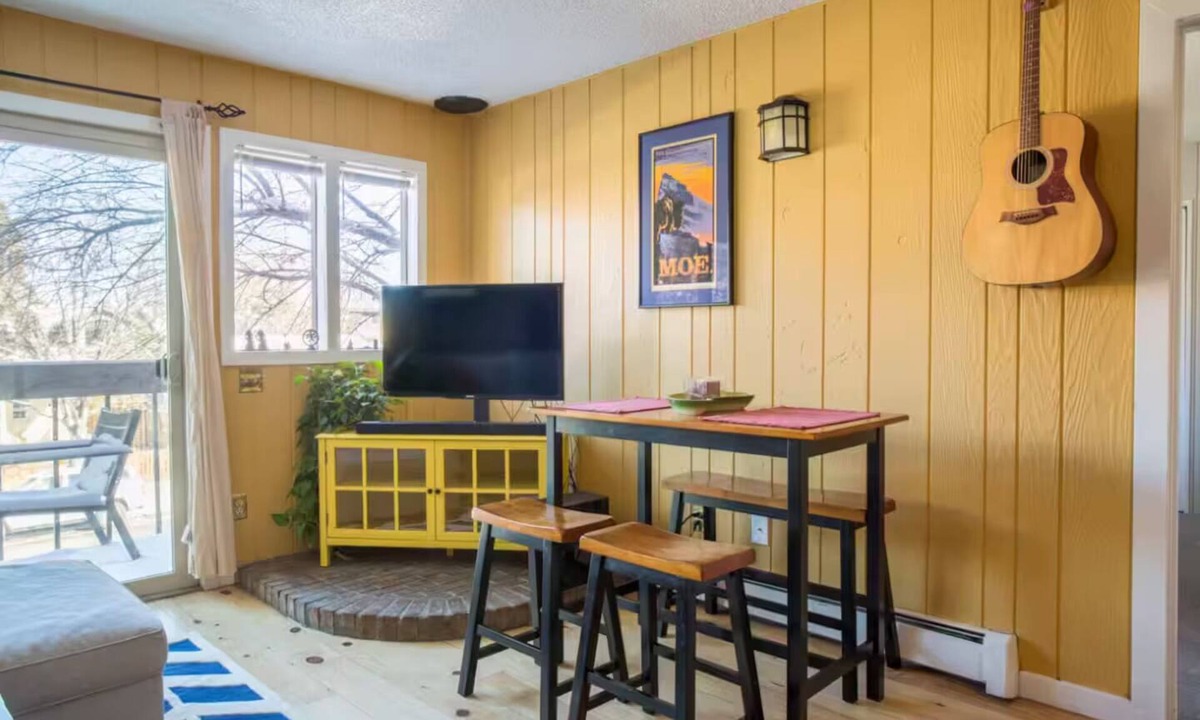 Lower Arapahoe Condo | Charming, remodeled 2-bedroom condo with WiFi, AC in gorgeous Boulder