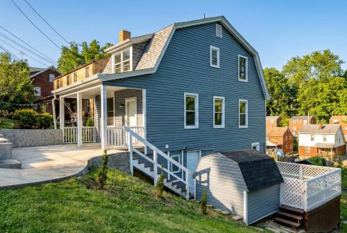 Castle Shannon House | Charming Remodeled 3-BR Bungalow near Attractions