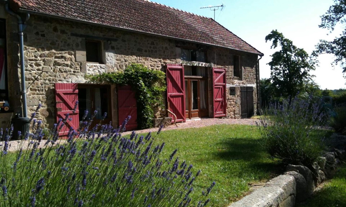 Beaune-d'Allier Cottage | Charming renovated farmhouse with Internet and pets allowed