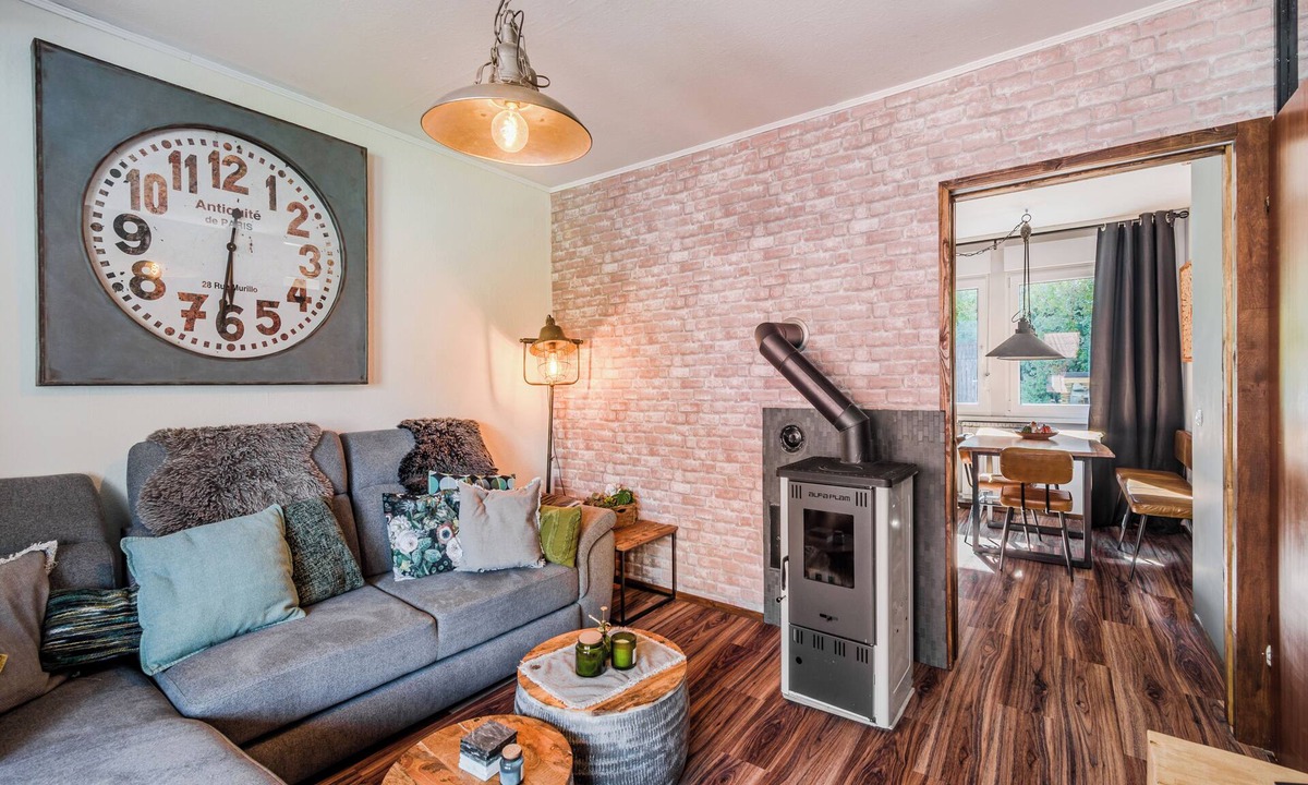 Zaga House | Charming renovated 2 bedroom house sleeps 5