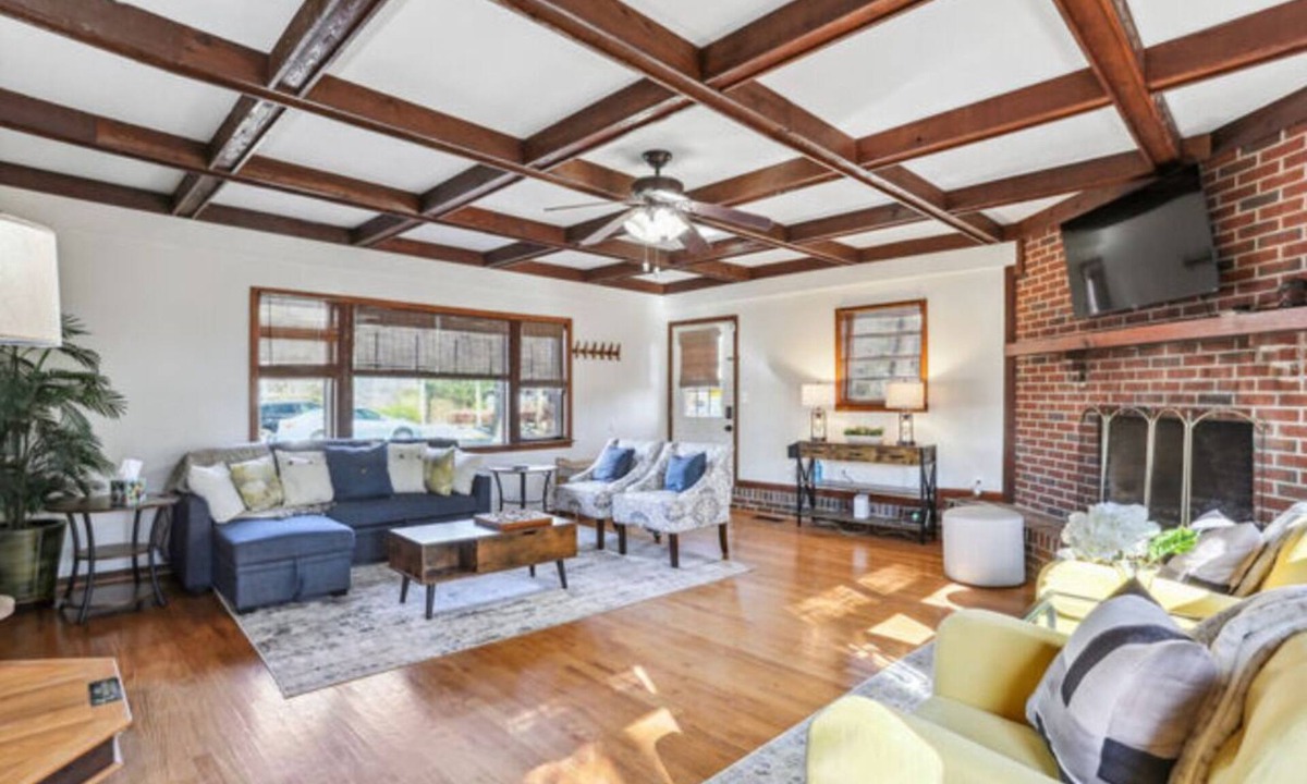 Mableton House | Charming renovated 4 Bedroom Ranch walking distance to the Silver Comet Trail!