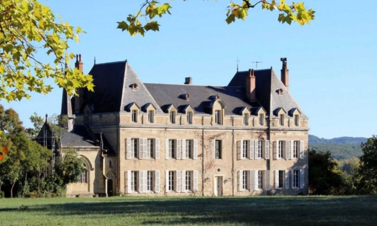 Teyssode House | Charming renovated castle – 9 bedrooms, sleeps 21, 17-hectare grounds – Tarn