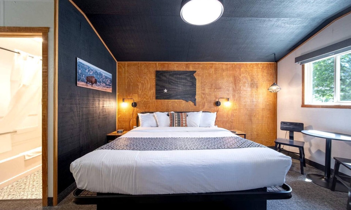Pinnacles Entrance Badlands Cabin | Charming Renovated Ground-Level Cabin with Quiet Setting Near Wall Drug – Wall, South Dakota