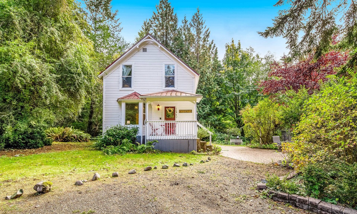 Adelma Beach House | Charming restored dog-friendly farmhouse near Sequim Bay