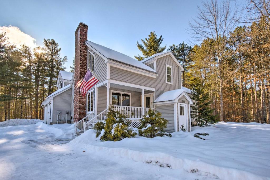 Blueberry Estates House | Charming Retreat ~ 1 Mi to Ossipee Lake Marina!