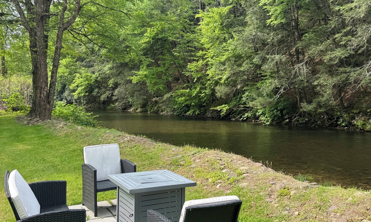 Cambra House | Charming Retreat on Fishing Creek - Near Ricketts Glen