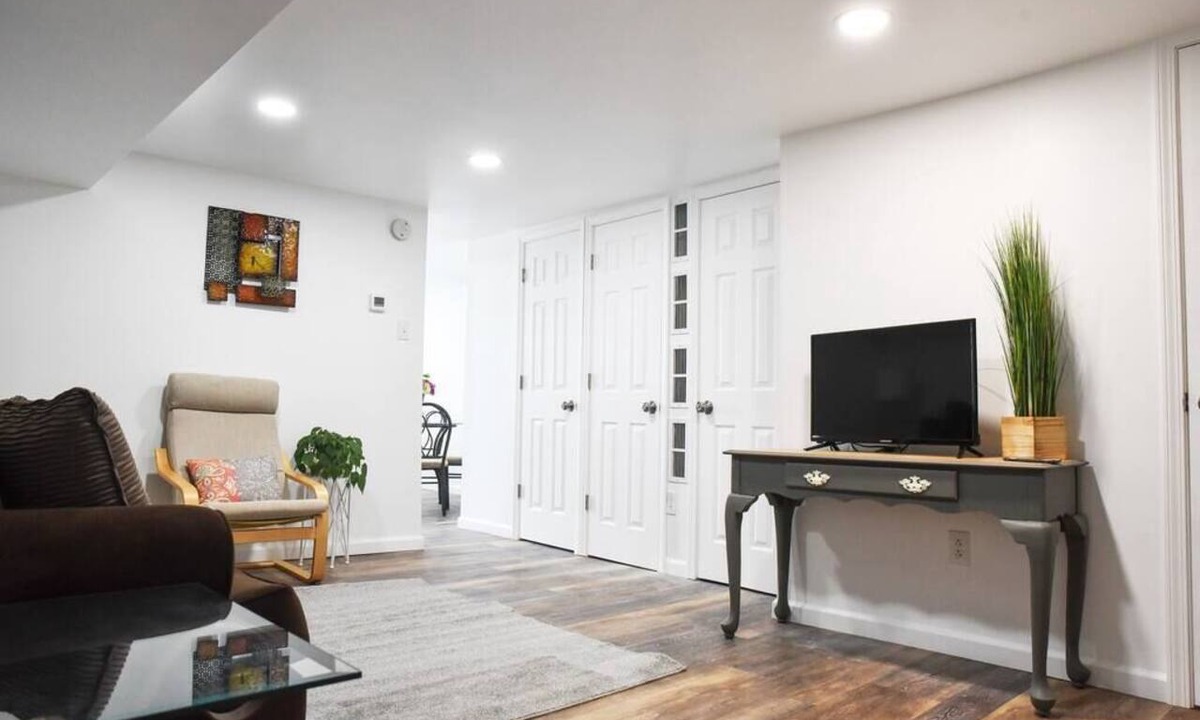 Mount Washington Apartment | Charming Retreat-Private Parking & Prime Location