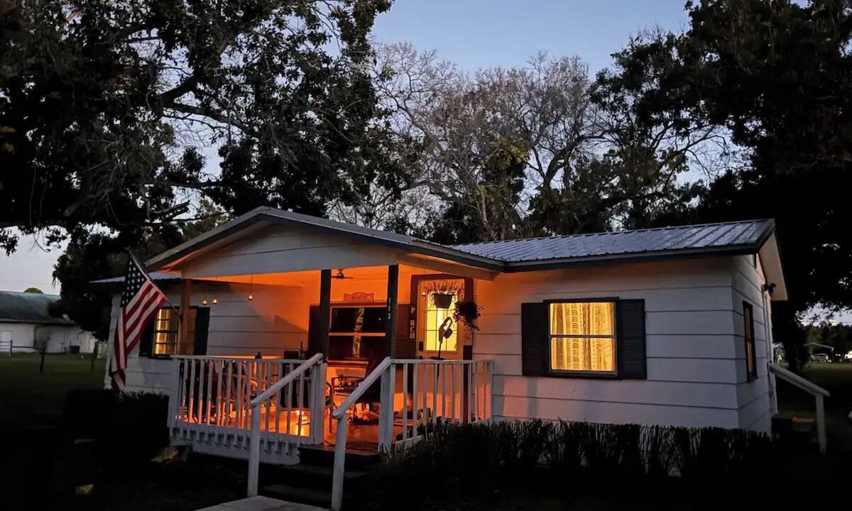 Okeechobee House | Charming Retreat