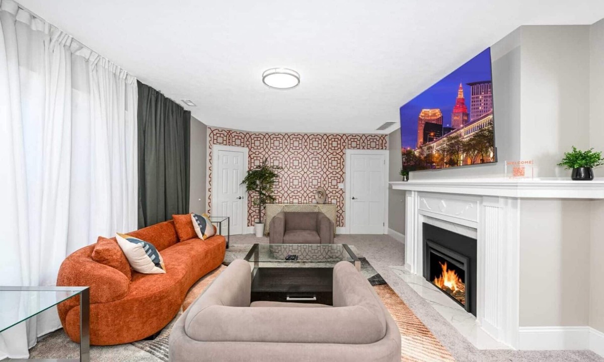 Shaker Heights House | Charming Retreat in the Heart of Shaker Heights.Your Perfect Home Away from Home