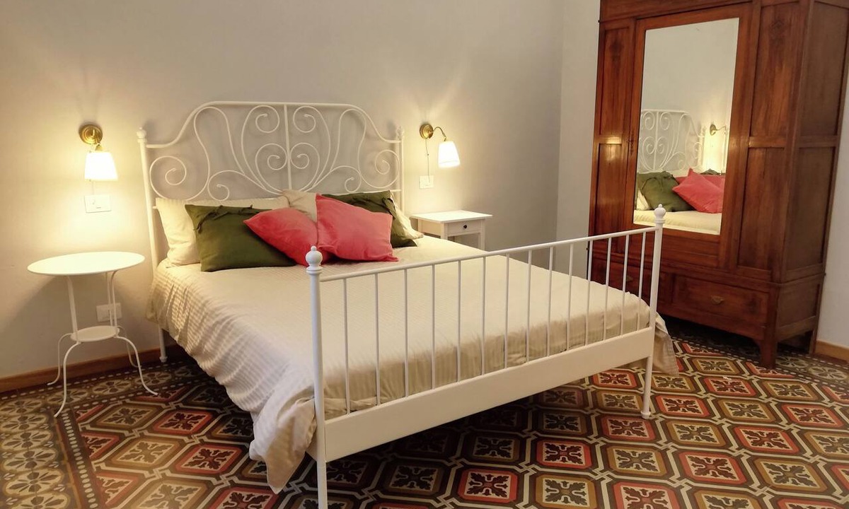 Pisa City Centre Apartment | Charming retreat with terrace over Pisa's hidden gardens